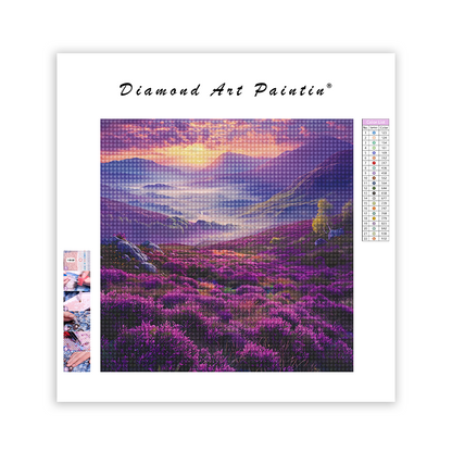 Die Berge sind mit lila Blumen bedeckt - Diamant-Kunstgemälde